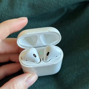 2nd Generation Apple AirPods with Charging Case